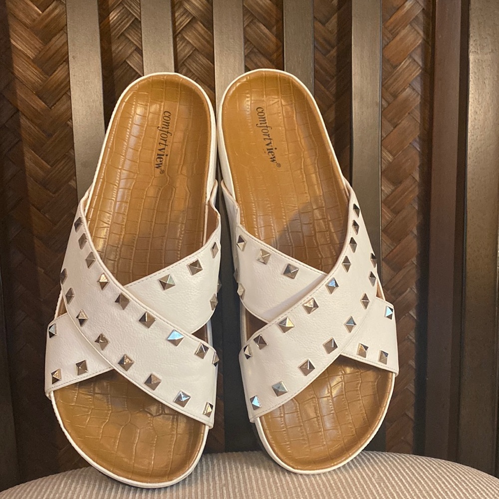 COMFORTVIEW - Gia Studded Sandal White 11W NWOB